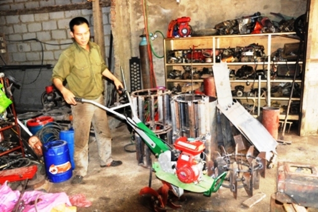 Người nông dân sáng chế chiếc máy nhiều tính năng